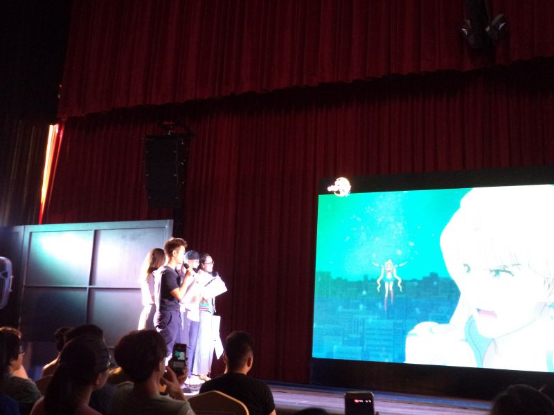 lồng tiếng trực tiếp trên sân khấu